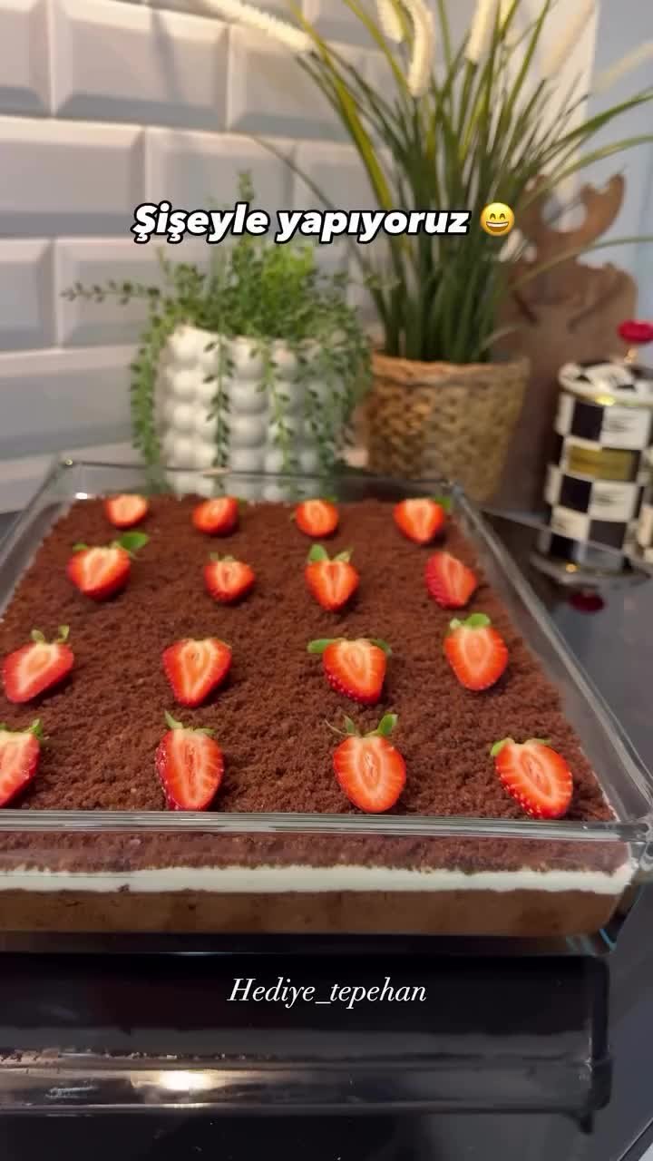 MUHALLEBİLİ KEK