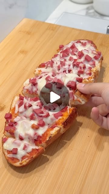 Bayat Ekmek Pizzası