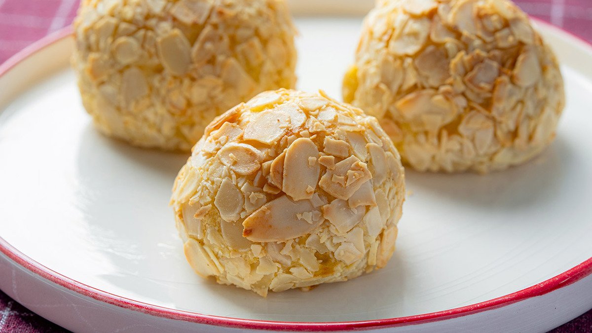 File Badem Kaplı Peynir Dolgulu Patates Topları