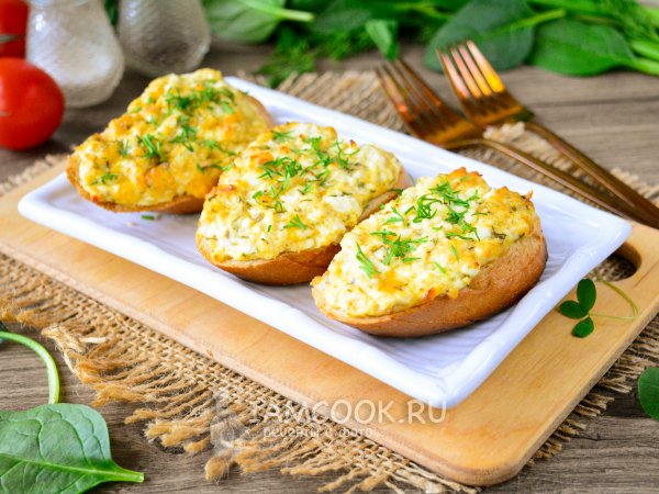 Горячие бутерброды с творогом и сыром в духовке