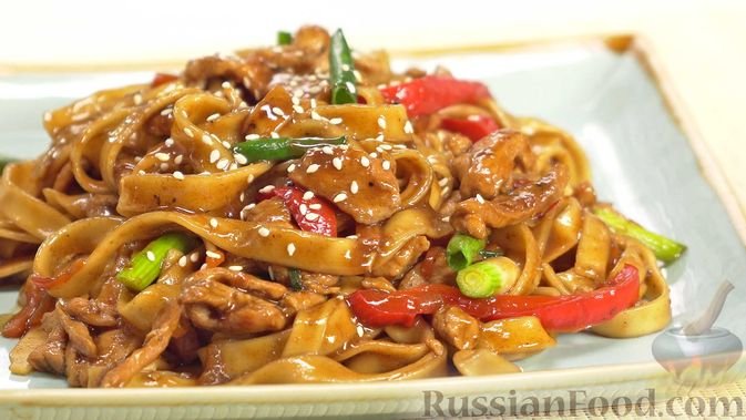 Лапша удон с курицей и овощами в соусе терияки