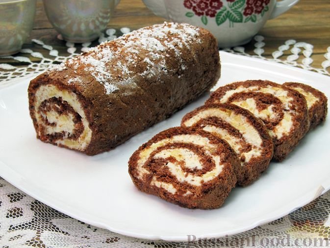 Шоколадный рулет с творожно-банановой начинкой (без муки и сахара)