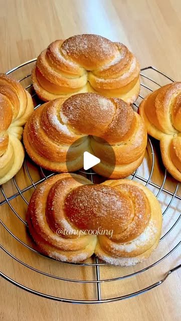 Shortcrust Yeast Dough Rolls